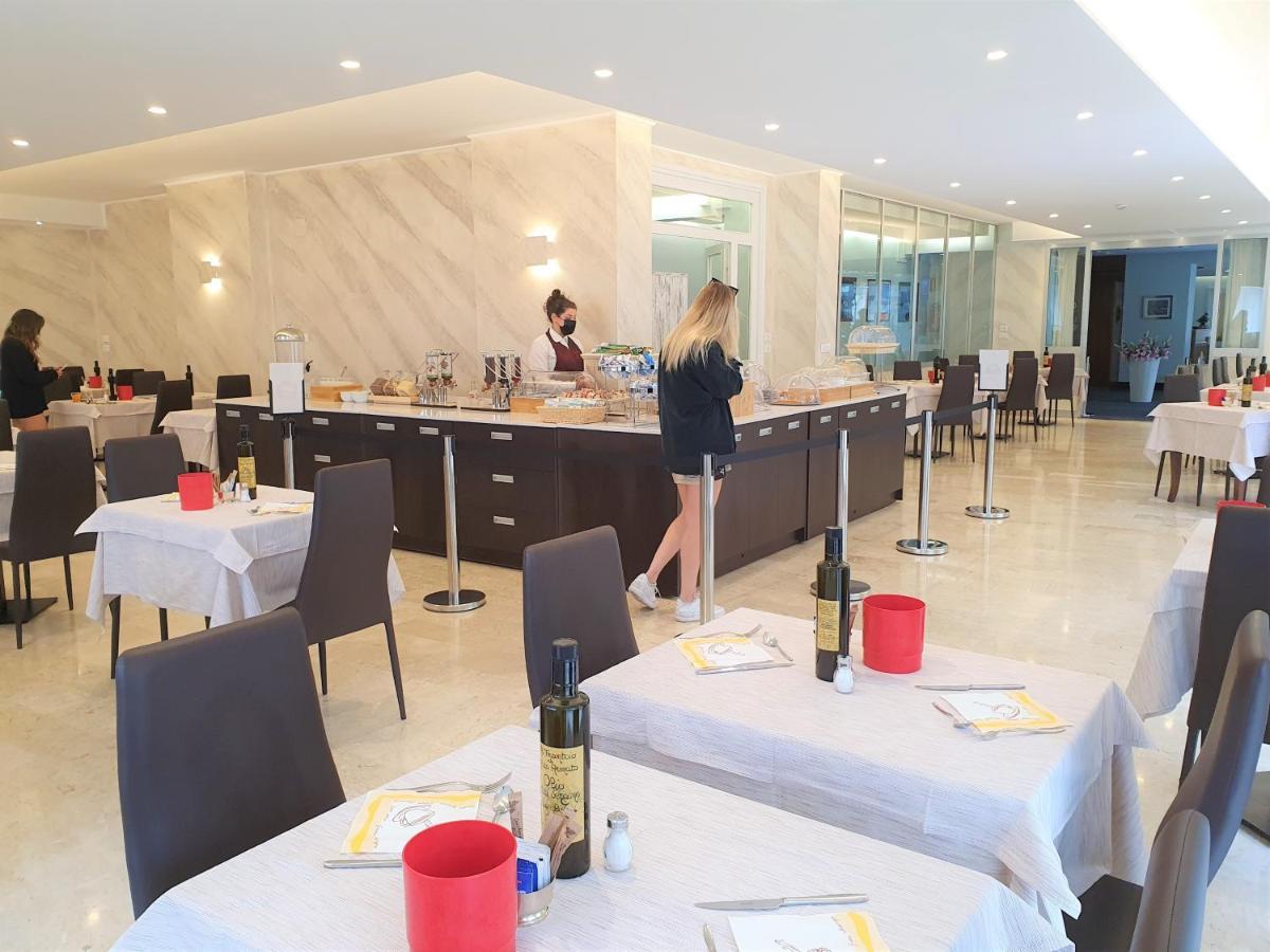 Hotel Curtis Centrale Alassio Dış mekan fotoğraf