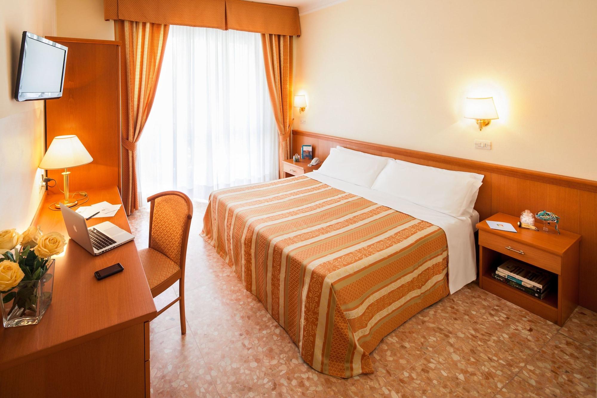 Hotel Curtis Centrale Alassio Dış mekan fotoğraf