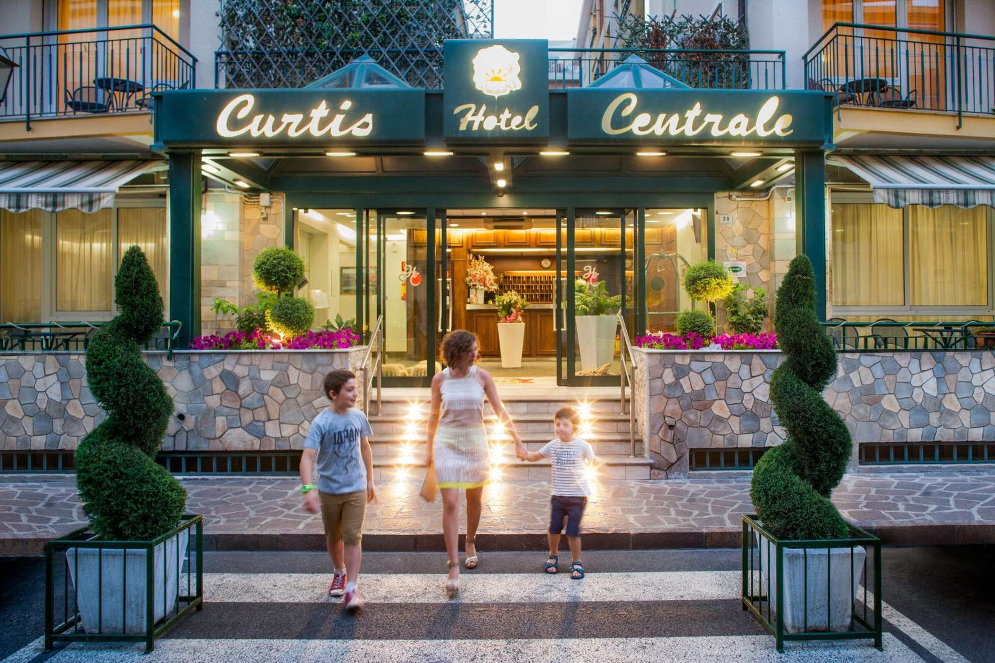 Hotel Curtis Centrale Alassio Dış mekan fotoğraf
