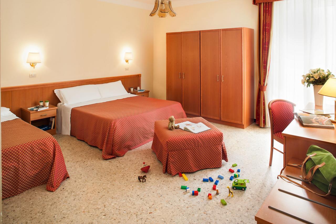 Hotel Curtis Centrale Alassio Dış mekan fotoğraf