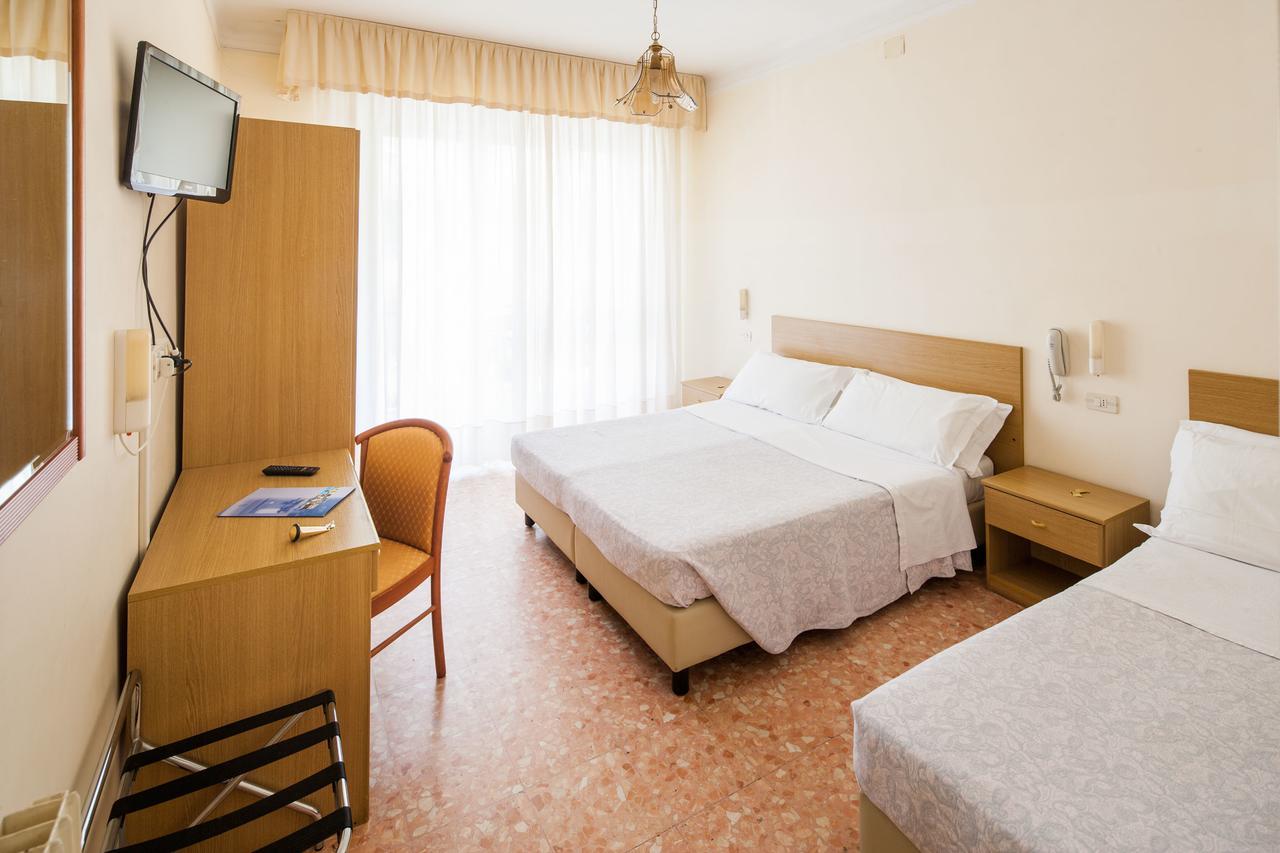Hotel Curtis Centrale Alassio Oda fotoğraf